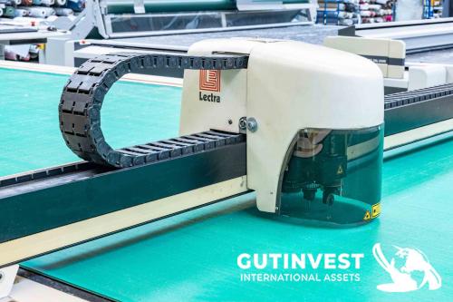 Automatic cutting table - textile sector